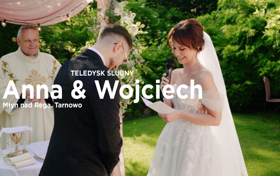 Para młoda podczas ceremonii ślubnej w plenerze w Starym Młynie nad Regą w Tarnowie